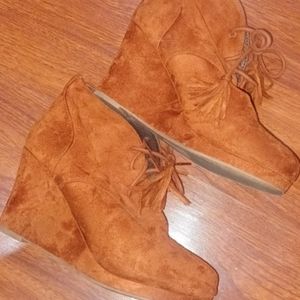 Report wedge shoes